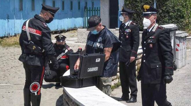 stupro in spiaggia a marina di carrara sopralluogo carabinieri