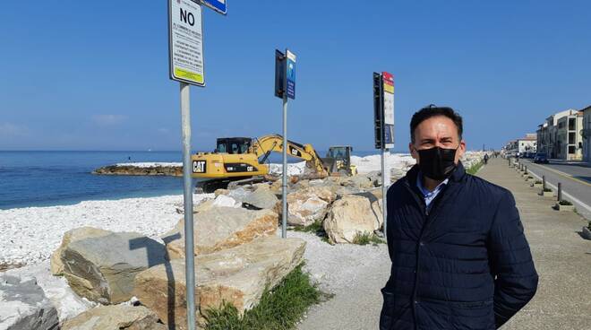 lavori spiaggia marina di pisa