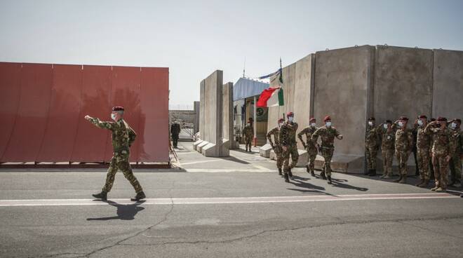 Missione italiana in Afghanistan conclusa: il contingente rientra all'aeroporto militare di Pisa