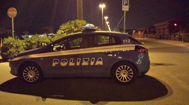 Polizia in Darsena a Viareggio