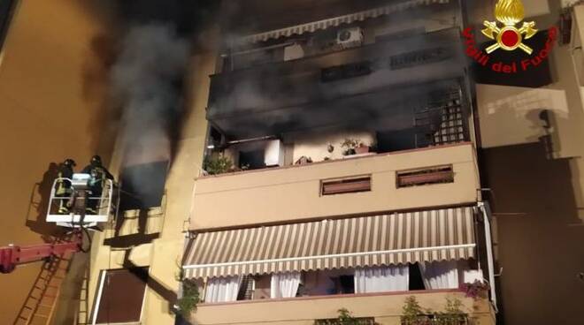 incendio marina di pietrasanta