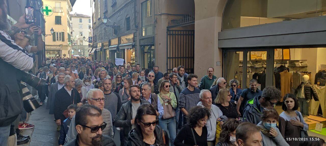 manifestazione contro il green pass a Lucca