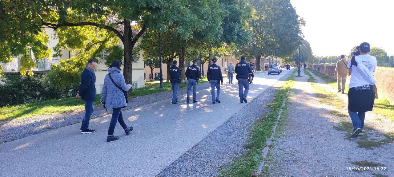 manifestazione contro il green pass a Lucca