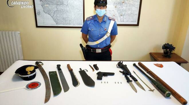 Rissa a Livorno, tre in manette e 20 denunciati: trovati un machete, una pistola e una mazza da baseball con tracce di sangue