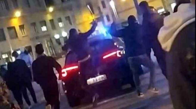 aggressione piazza Attias a Livorno