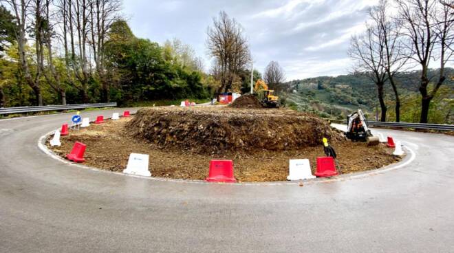 lavori sulla via per camaiore