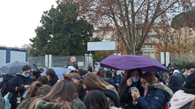 protesta studenti Paladini Civitali senza luce e riscaldamento