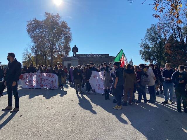 studenti corteo lucca