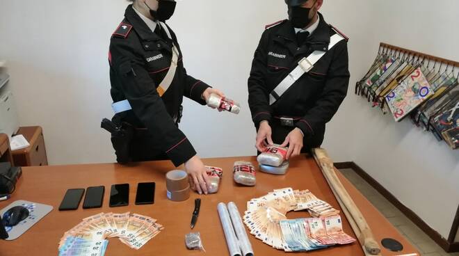 blitz antidroga eroina cocaina hashish carabinieri Lucca
