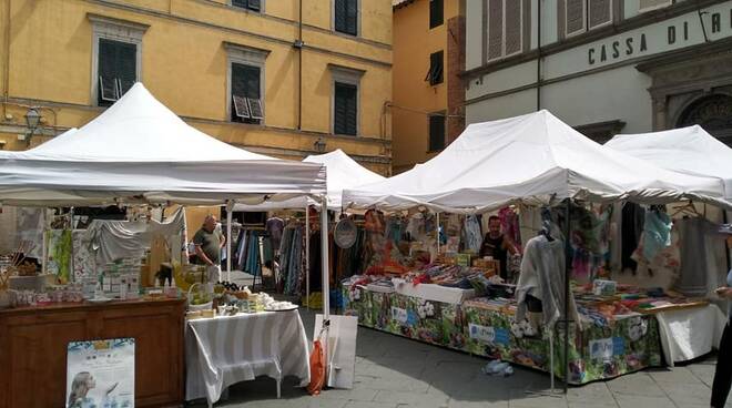 mercato artigianale lucca