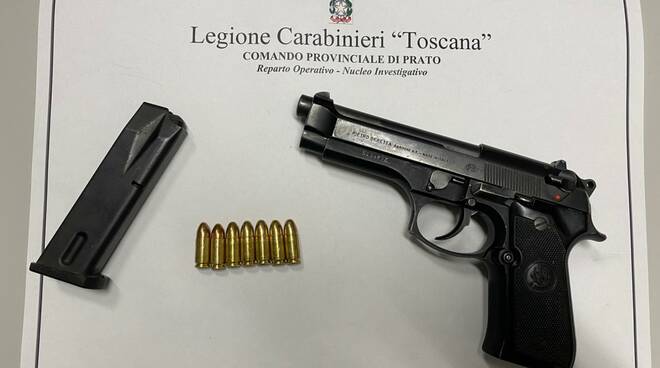 Pistola carabinieri Prato