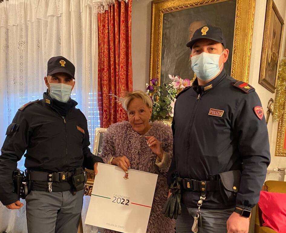 poliziotti signora anziana 91 anni
