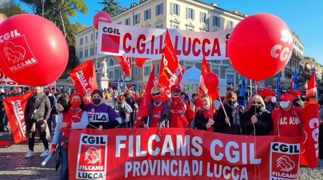 sindacati di lucca a roma per lo sciopero generale