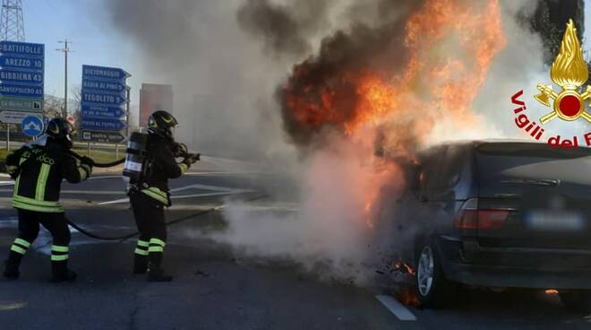 auto a fuoco casello arezzo