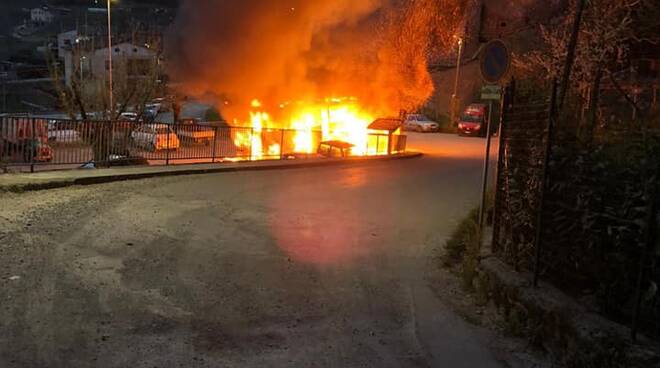 bus in fiamme a Corsagna