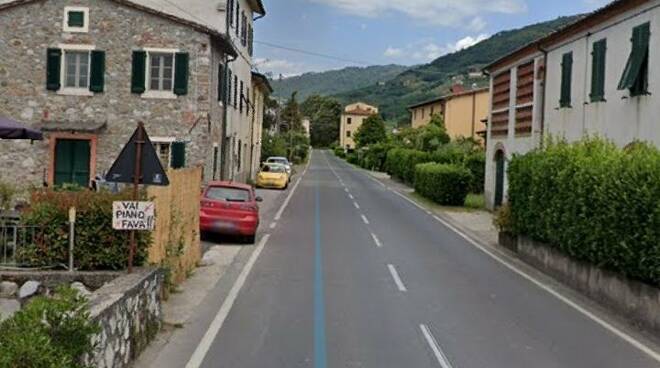 raccolta firme velocità in via per camaiore