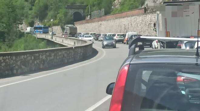 Code e traffico in tilt sulla Lodovica 