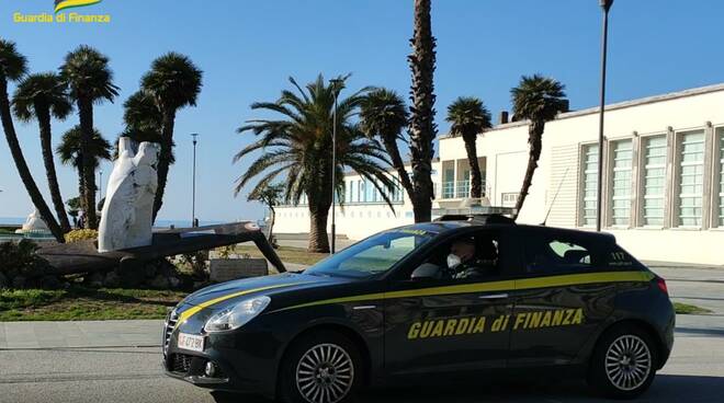 guardia di finanza viareggio