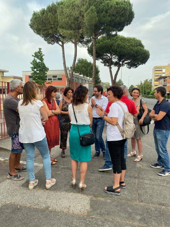 protesta scuola media chelini