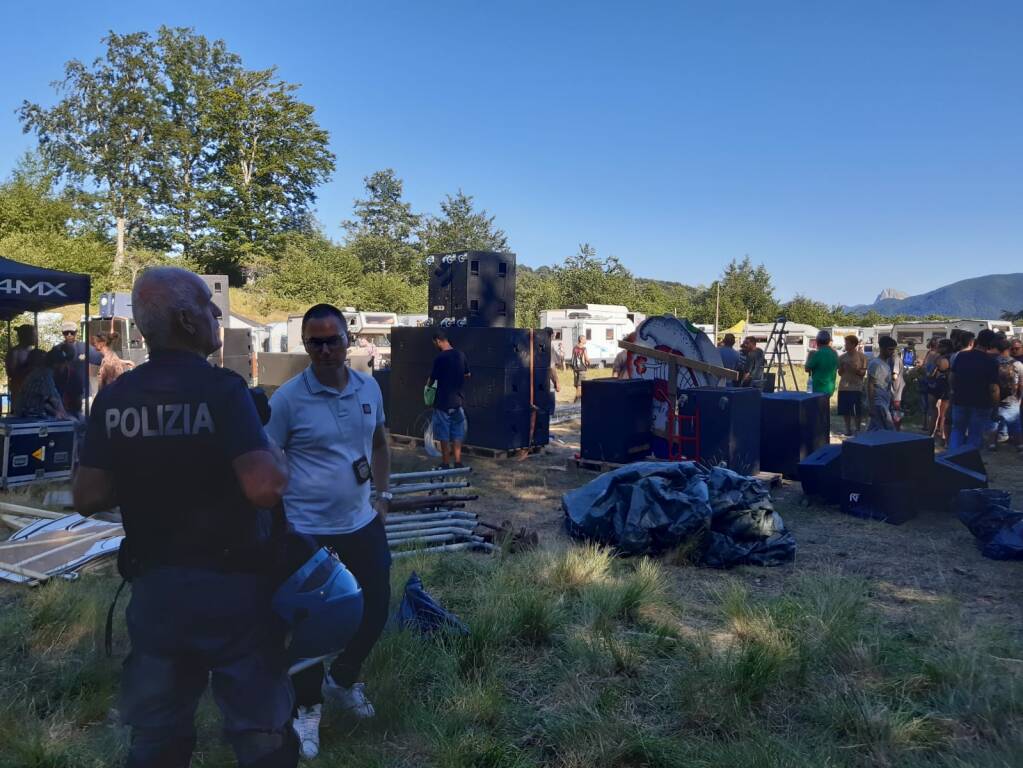 Rave party in Garfagnana con 200 persone, scattato lo sgombero