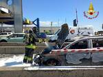 auto in fiamme a12 casello 