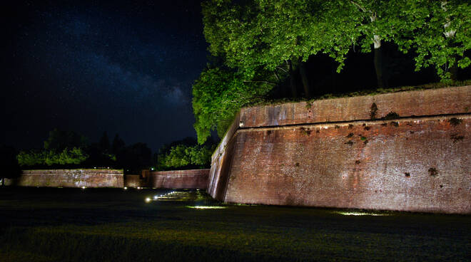 Mura di Lucca illuminate