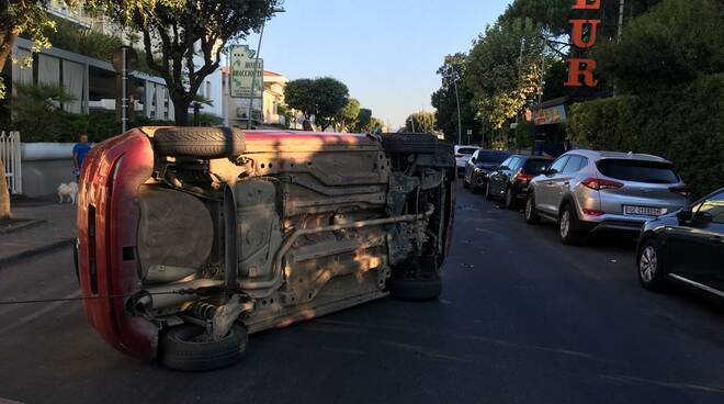 incidente viale colombo lido di camaiore