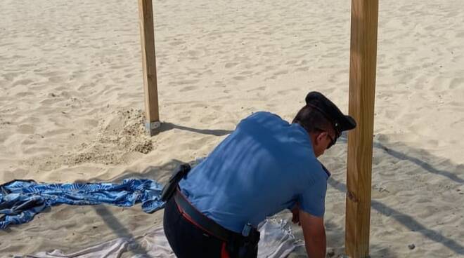 spaccio in spiaggia a follonica