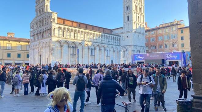 Folla in città per il secondo giorno di Lucca Comics and Games