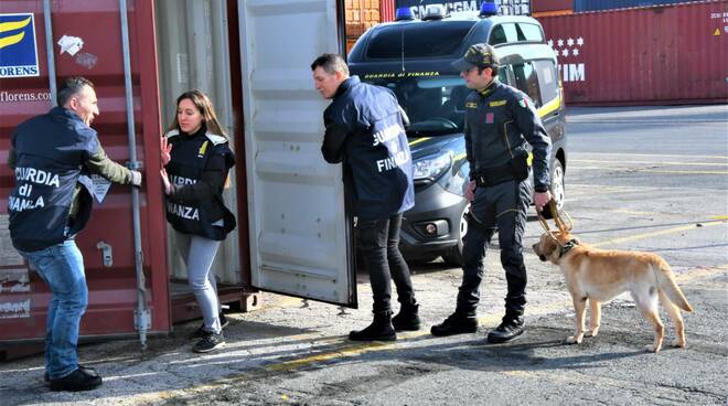 guardia di finanza adm  cocaina porto livorno 