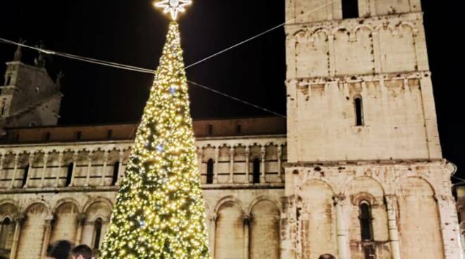 La magia del Natale conquista Lucca: è caccia al primo selfie per l'accensione delle luci