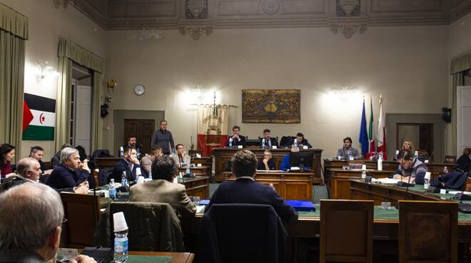 consiglio comunale di lucca seduta su clausola antifascismo