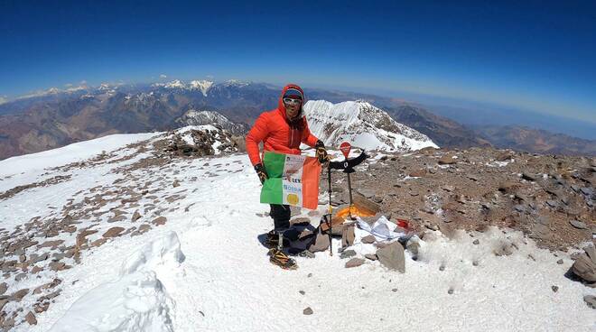 andrea lanfri sulla vetta dell'Aconcagua