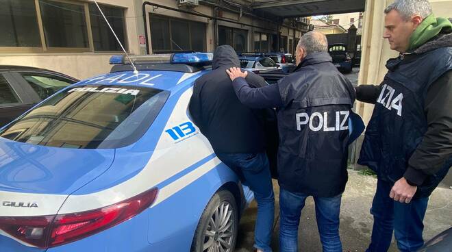 arresto squadra mobile polizia commissariato Lucca Viareggio