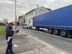 Scontro tra un camion e un furgone sulla via Romana: 6 feriti, 3 sono gravi