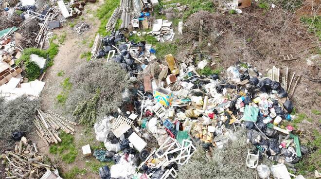 discarica a cielo aperto a balbano