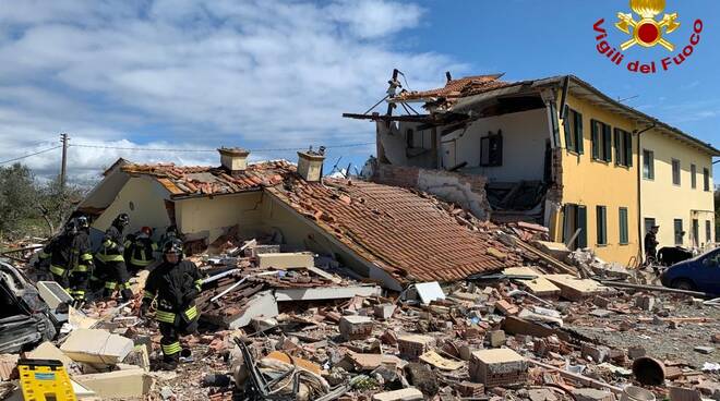 Esplode bombola del gas, crolla porzione di una palazzina a Montecarlo