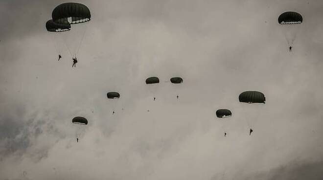 Folgore lanci paracadute foto di Letizia Tassinari 