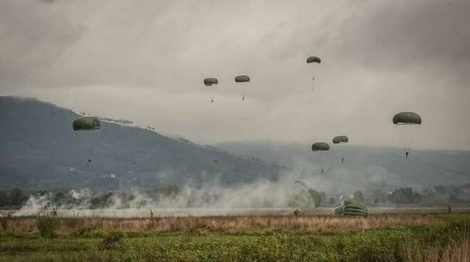 Folgore lanci paracadute foto di Letizia Tassinari 