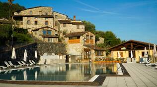 Borgo Giusto Tuscany, mediavalle, borgo giusto, piscina, turisti, aperitivo, tagliere, paesaggio, campagna, garfagnana