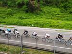 Il Giro d'Italia attraversa la Garfagnana e la Valle: tanti in strada per la carovana rosa