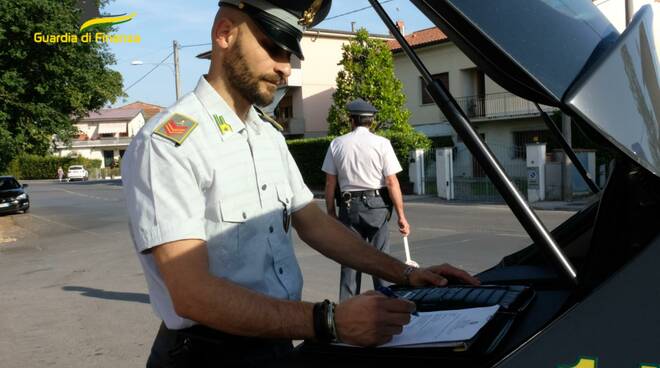 guardia di finanza lucca 