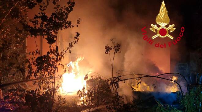 vigili del fuoco notte incendi firenze