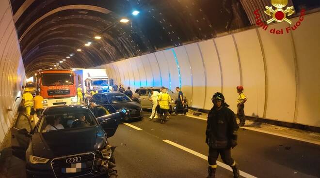 incidente galleria serravalle