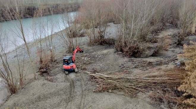 lavori consorzio sul fiume serchio