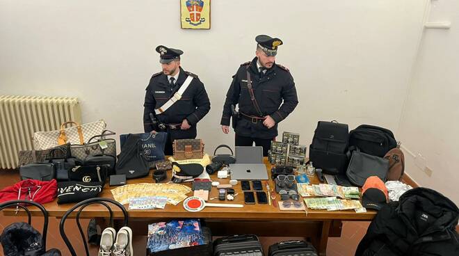 carabinieri firenze ricettazione oggetti rubati