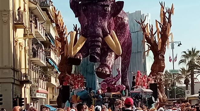 Carnevale di Viareggio penultima sfilata 2024