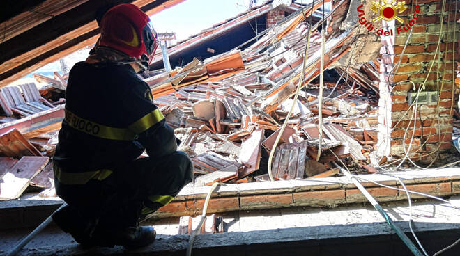 Crolla il tetto: tra i 15 evacuati anche una persona disabile