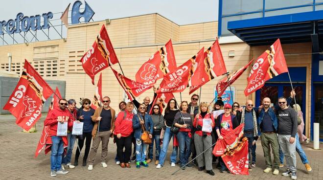 presidi lavoratori grande distribuzione a lucca e a porcari