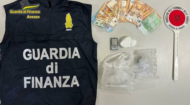 droga arezzo guardia di finanza